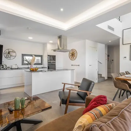 Exclusive Modern * Los Montesinos